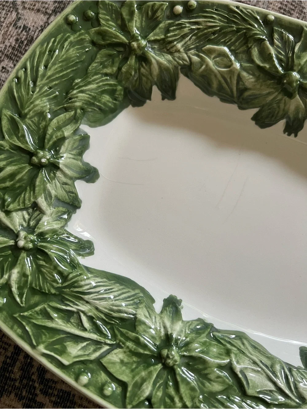 I Patrizi Ceramiche da Tavola Green Poinsettia Embossed Serving Dish Italy 12x9”